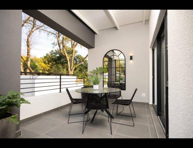 2 BEDROOM APARTMENT FOR SALE IN BRYANSTON